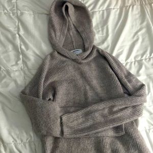 This is from old navy and it’s a size L (10-12) and it’s a shirt with a hood